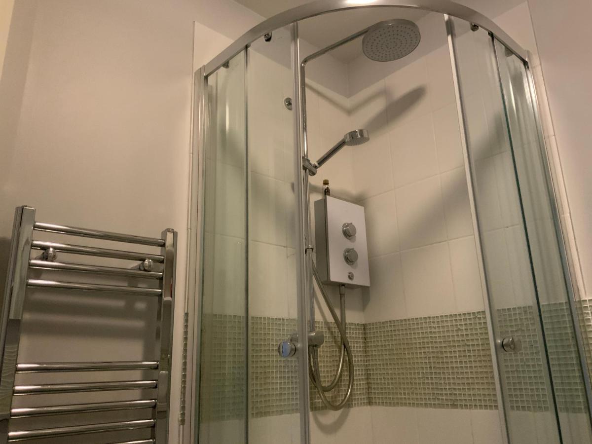 2 Bedroom Apartment Near Southfields 伦敦 外观 照片